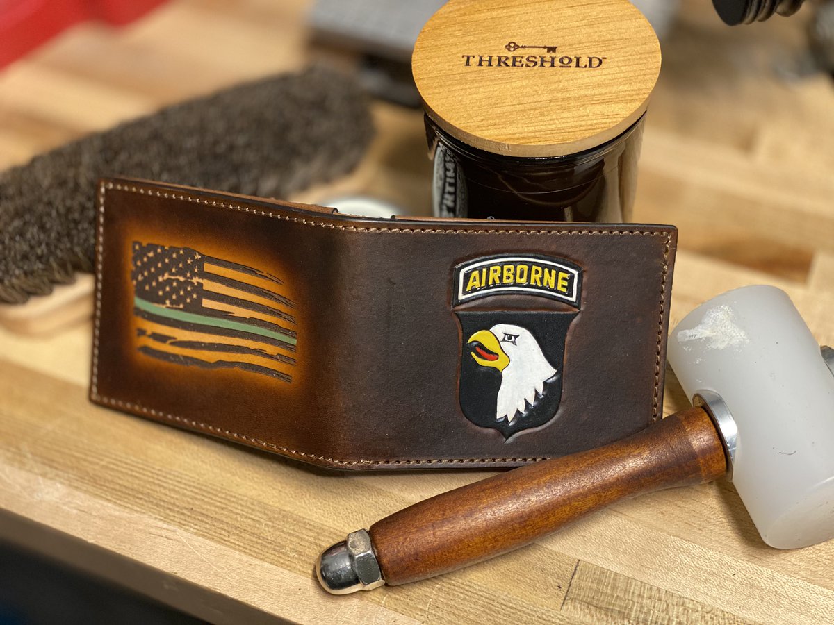 MentorElsa's tweet photo. โNewโ showcasing some of my latest patriotic wallet designs
#customwallets
#patrioticgear
#patrioticwallets
#leatheraccessories
#leatheressentials
#tooledwallets
#personalized
#DTOM
#bikerwallets
#laserengraved
#MadeInAmerica https://t.co/zteAdAPl6g