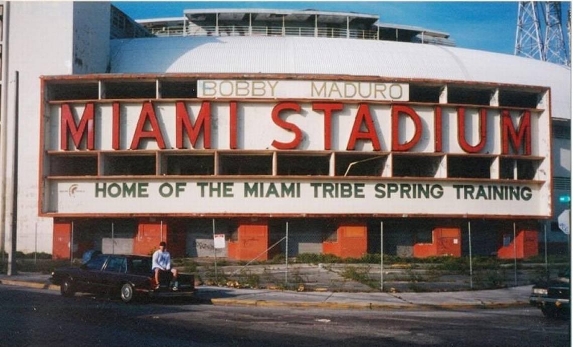 That's Abel Sanchez at Miami Stadium in 2001 before demolition. Spring training home of the Dodgers in the 50's and then long time spring home of the Orioles (1959-1990). This image was used by Sanchez to raise $2,500 for a historic marker on the site which is seen here in 2017. https://t.co/rP9KeJauS5