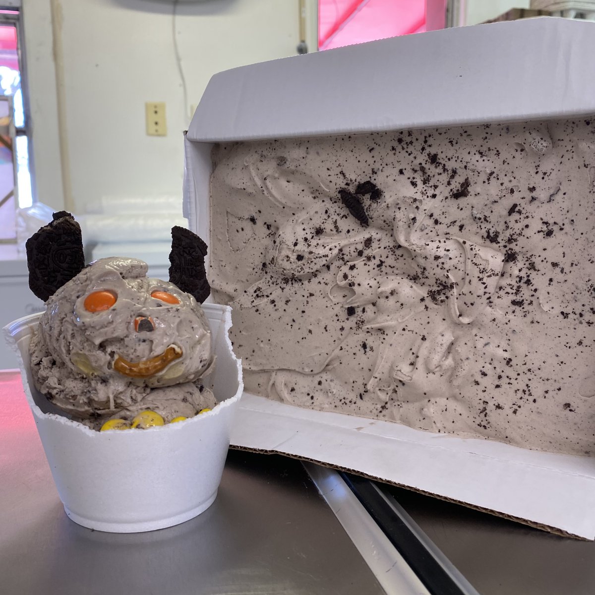 HopkinsCreamery's tweet photo. Happy National Oreo day! Come get some of our moo cookie ice cream to celebrate! We're open till 7pm! 🍦🐮🍦 https://t.co/XaJTZqCyW0