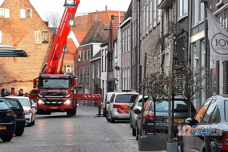 Man gewond na val van dak aan de Spiegelstraat in #Zwolle. 112Zwolle.