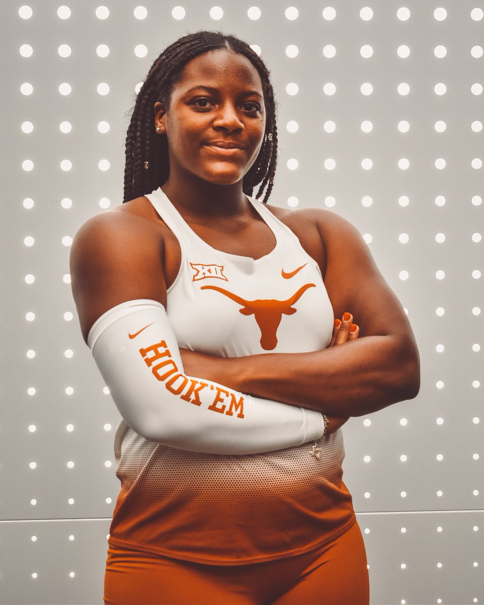 TexasTFXC's tweet image. Women's SP (Section B) | Kiana Lowery gets us underway on Friday at the Relays with a personal-best throw of 15.12m/49-7.25 (5th place). 

@Kilowery | #HookEm 🤘
