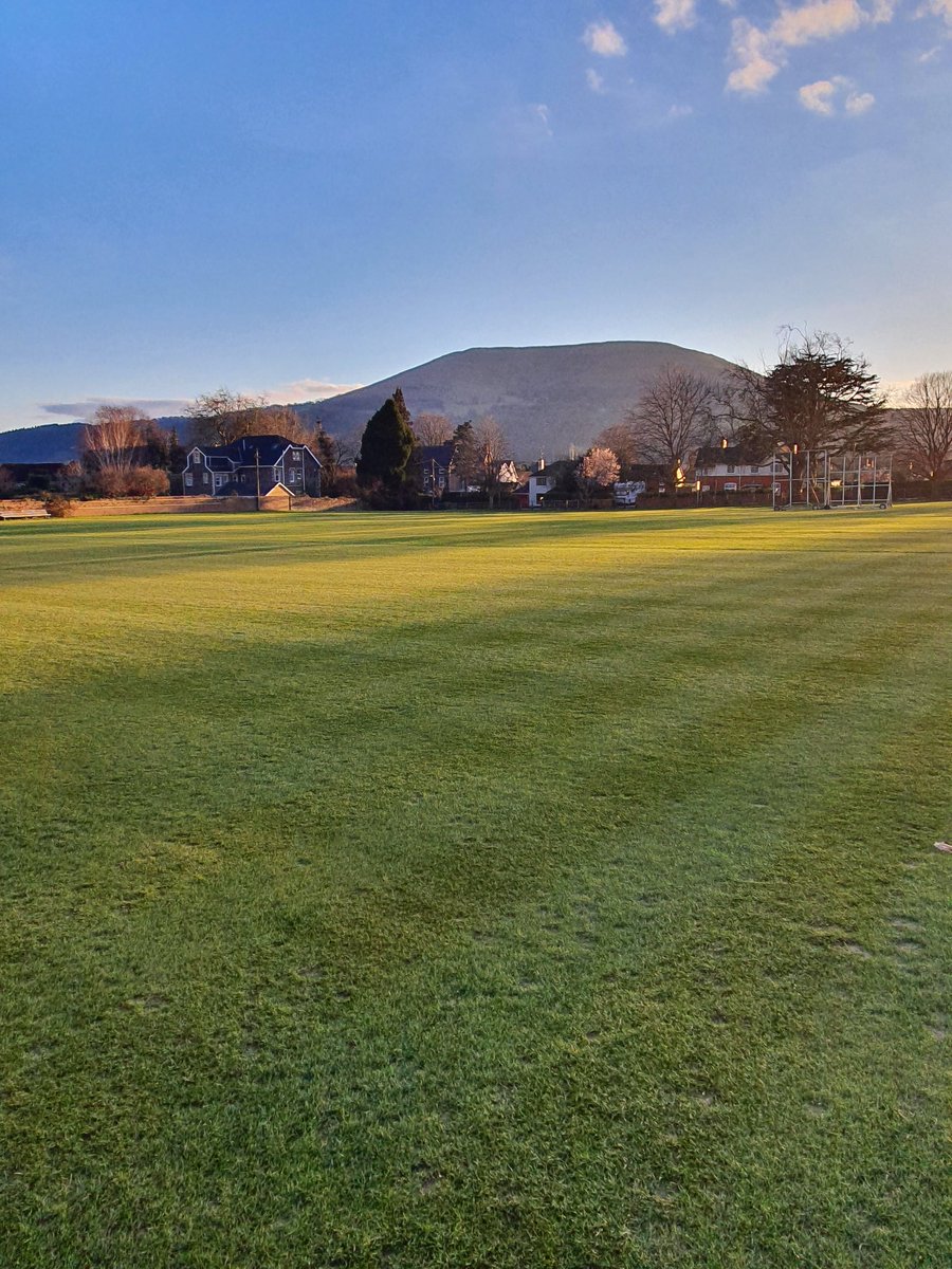 AbergavennyCC's tweet photo. Avenue Road in the setting sun

1st pre season game against @MalpasCricket in 4 weeks time 🤞🤞🏏🏏 https://t.co/4sRPeC2iJx