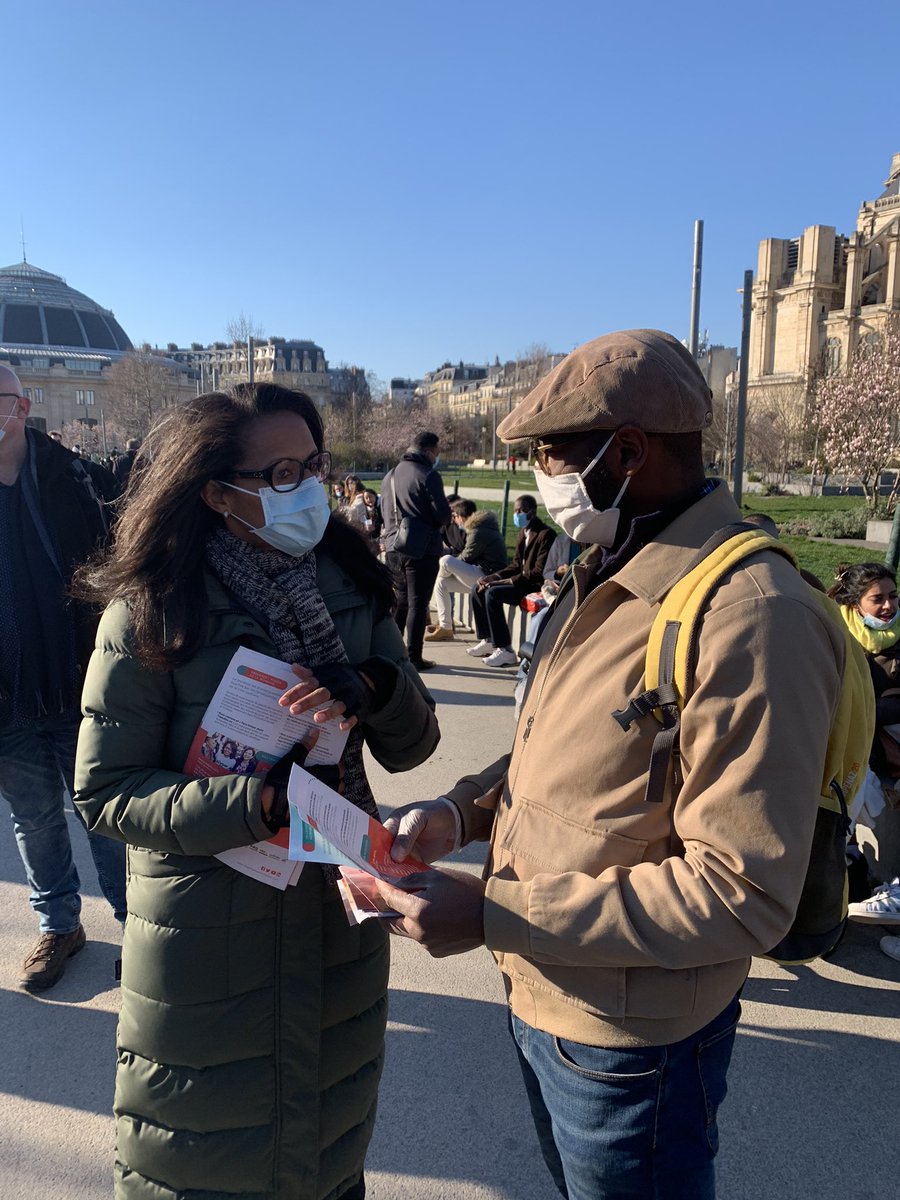 Au 🌞 ! Bel après-midi de déambulation avec @AudreyPulvar, @DorineBregman, @mdesgayets & les équipes de @PCentreEnCommun et du @PRG_75 à la rencontre des #Franciliens pour promouvoir une #IleDeFranceEnCommun écologique et solidaire  #TousSurLePont  @idf_encommun @PRG_IleDeFrance