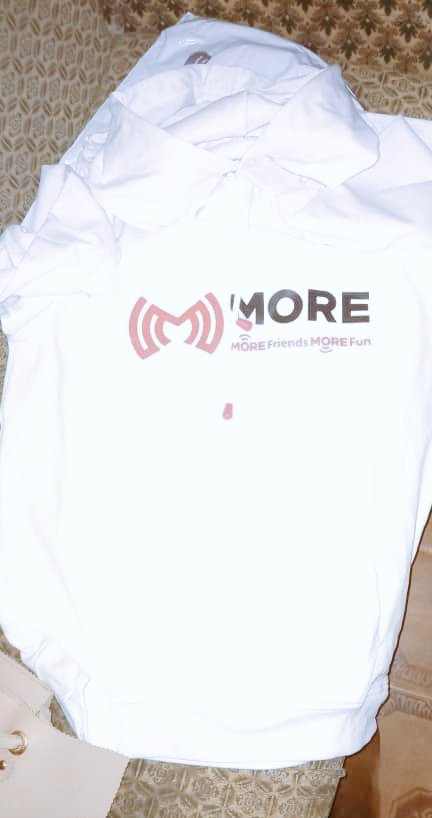 Olu_Abiodun01's tweet photo. Hey Guys, I just took delivery of a cutomised hoodie I won during #MORESanta challenge on the MORE app

Thank you @MOREBuzzAfrica

Biyi|The Flag|Daddy Freeze|Haaland|President Buhari|Sapa|Beyonce|#ComingToAmerica2 |Bobrisky #RUSHCHALLENGE https://t.co/jpW2I0G2e7