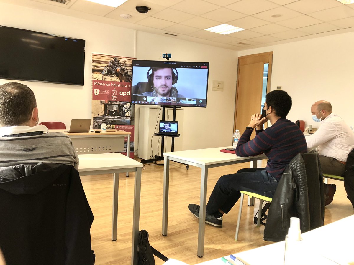 pablooliete's tweet photo. Disfrutando del ejercicio “elevator pitch” sobre ¿Qué es la Industria 4,0? en @peaksbusiness con @FomTalent 
Hoy han aparecido con fuerza los #NegociosHíbrifos en la definición de  #Industria40.
Desde la conceptualización del negocio a la industrialización y provisión...
🔝🏭🇪🇸 https://t.co/trRi1twcaW