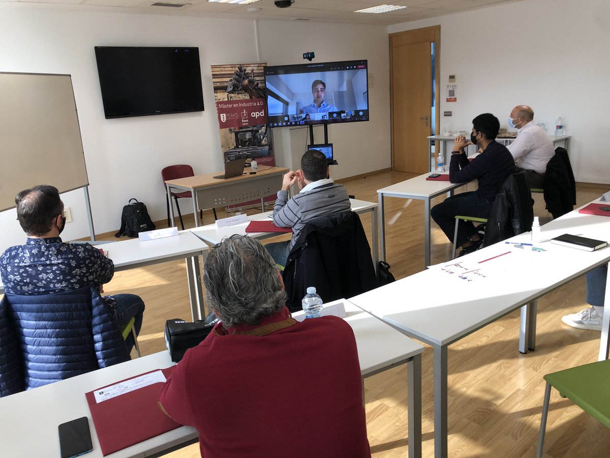 Disfrutando del ejercicio “elevator pitch” sobre ¿Qué es la Industria 4,0? en <a href="/peaksbusiness/">PEAKS Business School</a> con <a href="/FomTalent/">FomTalent</a> 
Hoy han aparecido con fuerza los #NegociosHíbrifos en la definición de  #Industria40.
Desde la conceptualización del negocio a la industrialización y provisión...
🔝🏭🇪🇸