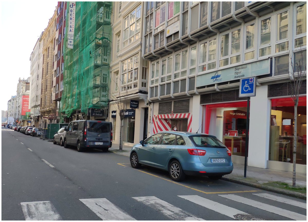 BlogBusurbano's tweet photo. ¿Alguien tan amable de aclararnos una cuestión que nos intriga con respecto al sábado peatonal de San Andrés?
(incluso @TranviasCoruna o el @ConcelloCoruna, aunque "no trabajen" en finde)
No hemos visto referenciada la #ParProv de #TeresaHerrera ni el poste... (era temprano, sí). https://t.co/MeR4CTMvQw