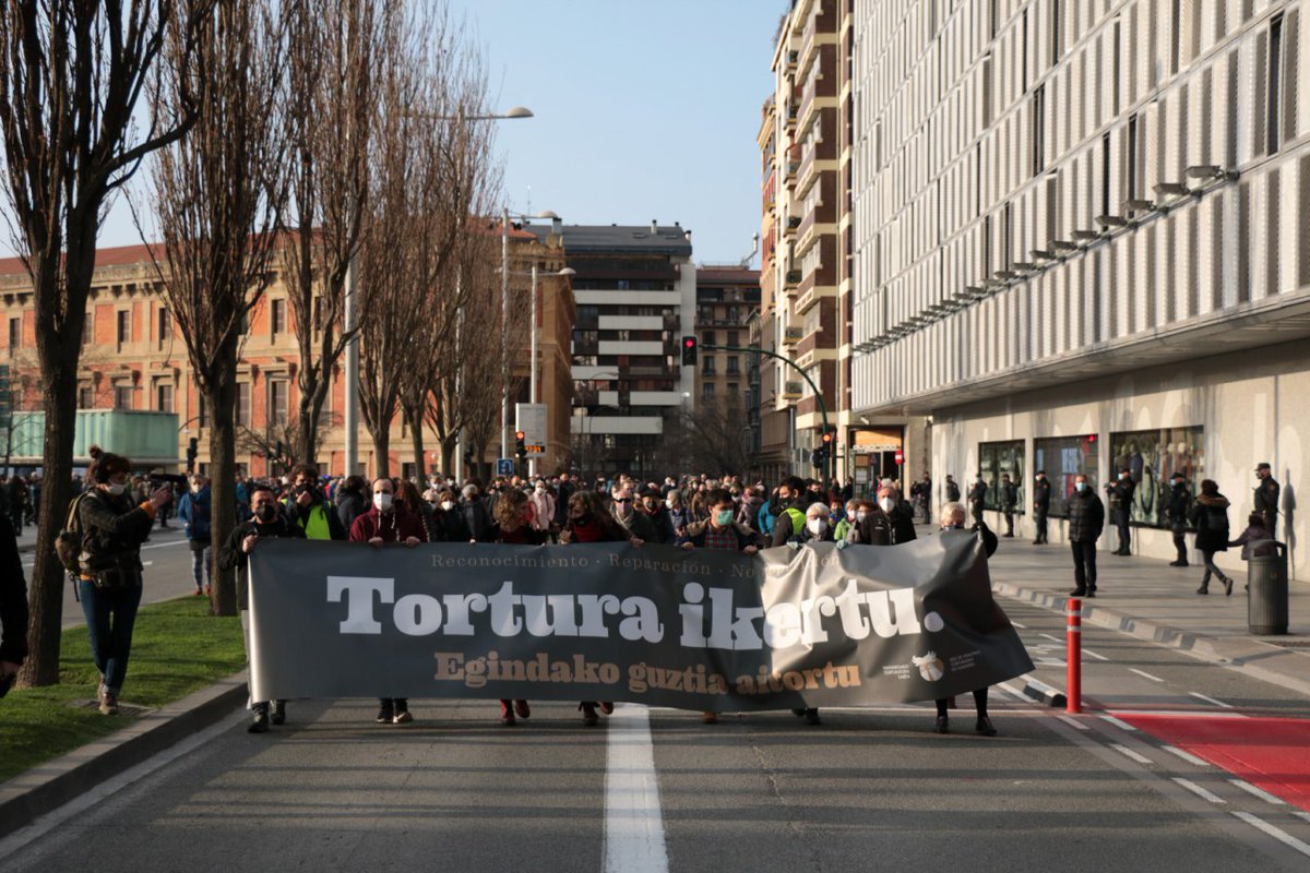 Hemos sido miles las personas que hoy hemos recorrido las calles de Iruñea. Muchas gracias a todas.

El Gobierno de Navarra no puede hacer oidos sordos a la revindicación de una investigación oficial de todos los casos de tortura. #TorturaIkertu