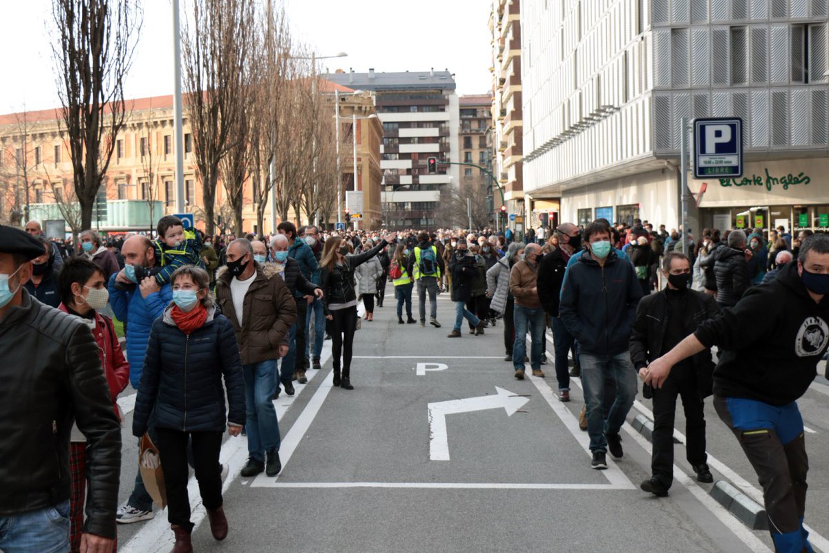 Milaka izan gara gaur Iruñean kaleak hartu ditugun lagunak. Mila esker guztioi.

Nafarroako Gobernuak tortura kasu guztien ikerketaren eskaerari ezin dio entzugor egin. #TorturaIkertu