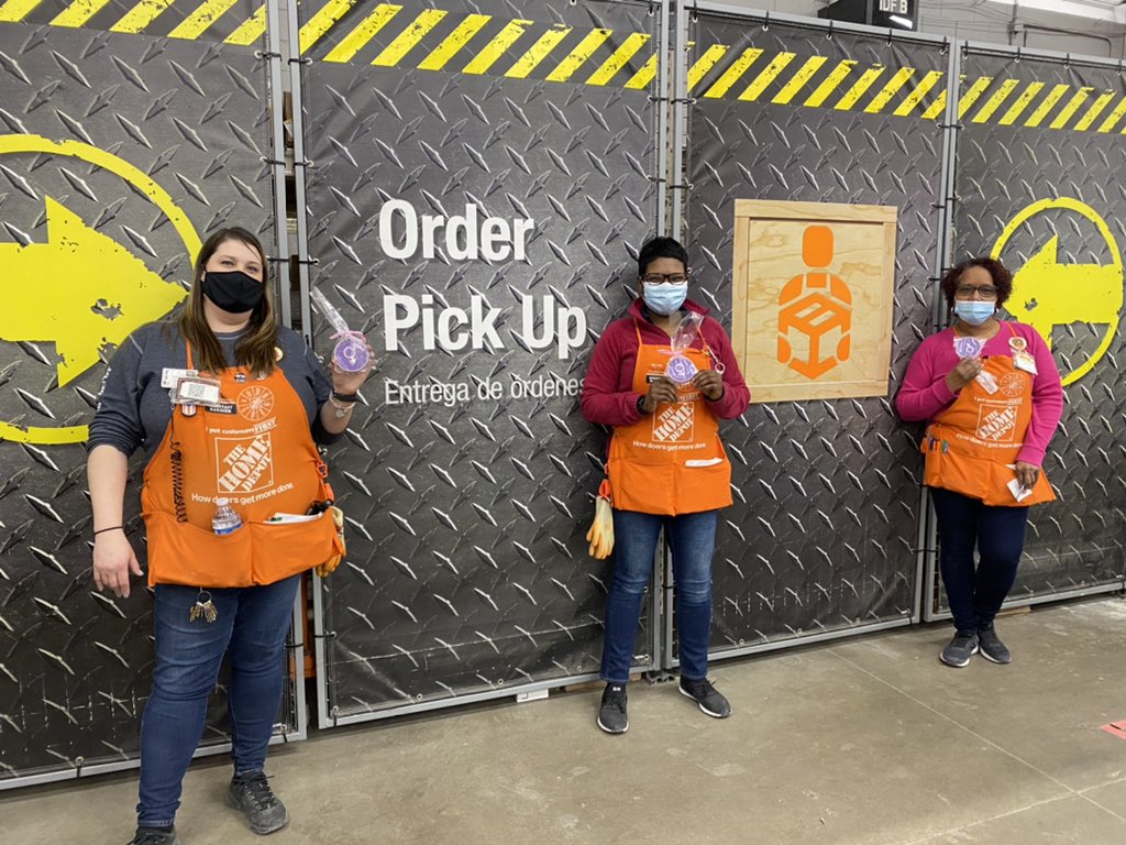 Celebrating Women’s History Month with a token of appreciation.  🍪 🍪 <a href="/Srjohnson614/">Sonya Johnson</a> <a href="/Maadd33/">Ahmad khaled</a> @steegden2413 <a href="/starkeyj41/">Jeff Starkey</a> @XKerrigan @SallyGansior