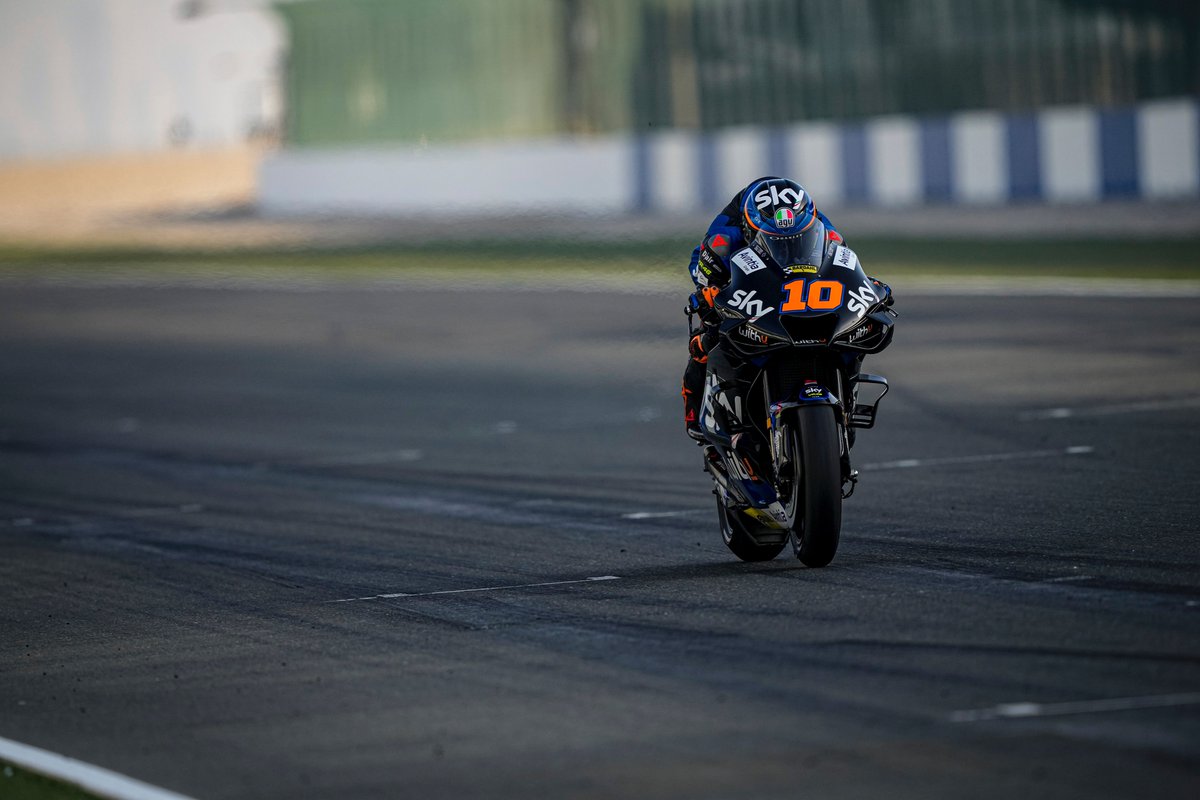 VR46RacingTeam's tweet photo. Iron and fire in Qatar !🇶🇦💥

🏁 Chequered flag at @losailcircuit on a second day spent through hard work and giving full gas 📝💪

#QatarTest #SkyVR46Avintia #MotoGP https://t.co/sCS8VBCwEN