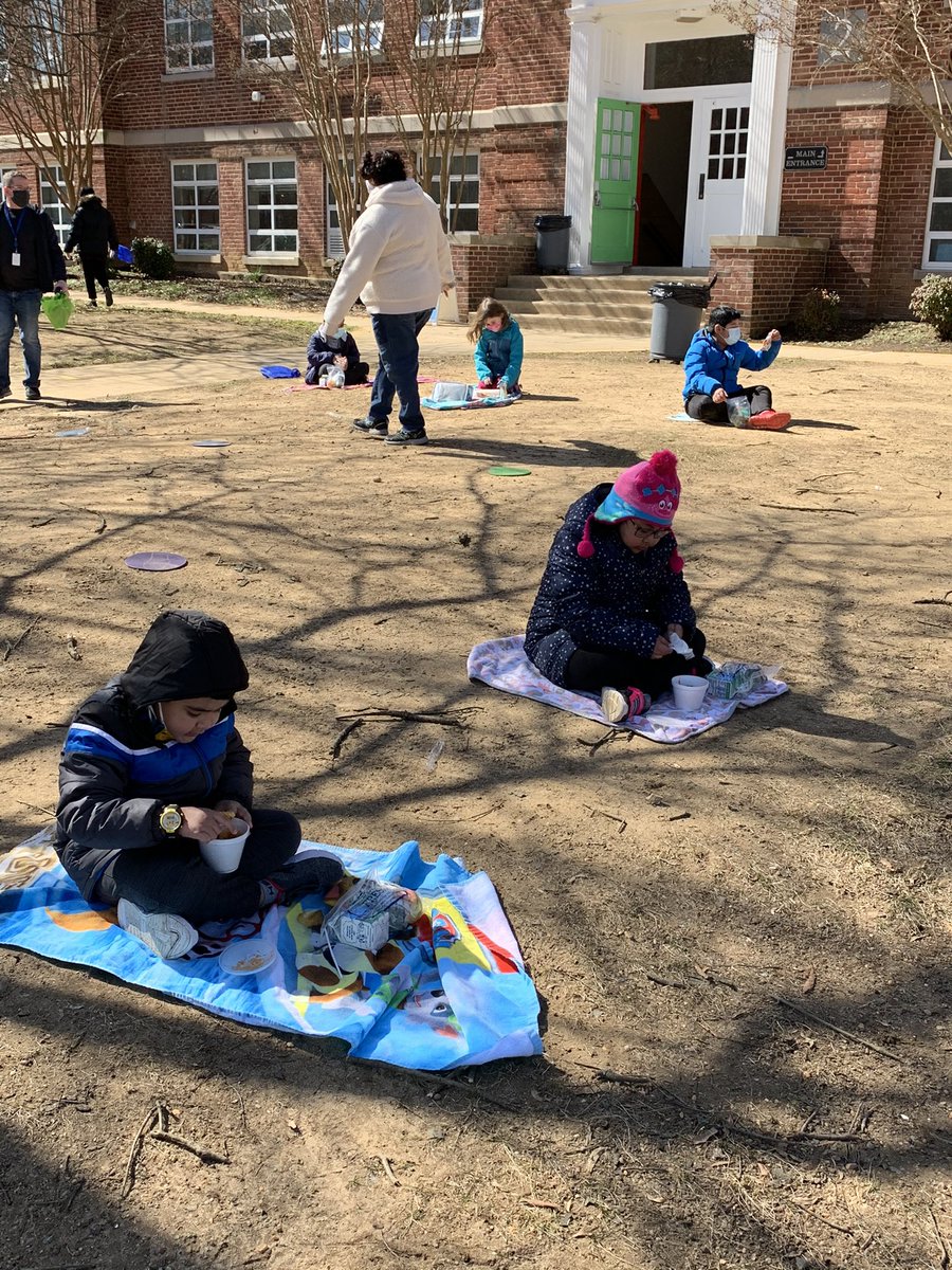 Hello from our second grade classroom at Barrett!  These students rocked the return to school.  <a href="/kwbkenny/">Mary Kenny</a> <a href="/jill_kester/">Jill Kester</a> #kwbpride <a href="/BarrettAPS/">KWBarrett Elementary</a>