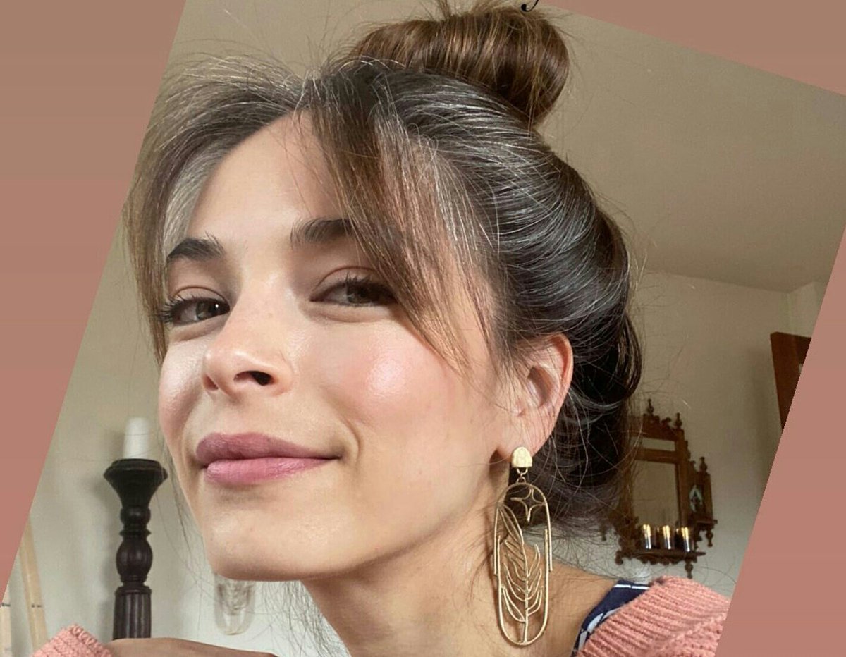 florinelenamile's tweet photo. From the @MsKristinKreuk IG story. She's not a procrastinator, Not A Dummy just Simply Adorable Kristin. Keep up the good work Girl, it'll be good for You in life. You're a role model for girls &amp; women &amp; We're happy for You &amp; proud, supportive of Your efforts.📖📚. #KristinKreuk https://t.co/m8ubIXa6hh