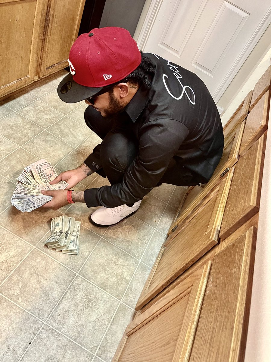 MjayDaGr8's tweet image. Nigga you ain’t got no paper you yo fuccn opp😒 #DaGr8™️ #LLChop #LLPops