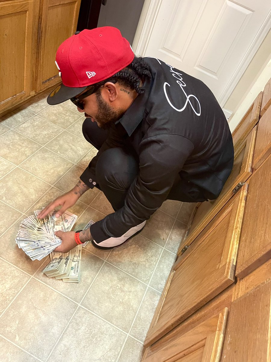 MjayDaGr8's tweet image. Nigga you ain’t got no paper you yo fuccn opp😒 #DaGr8™️ #LLChop #LLPops