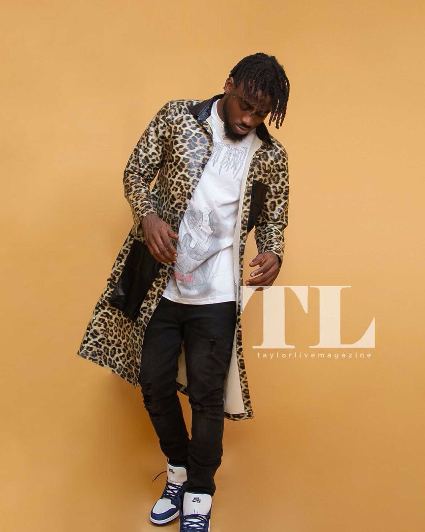 TomiWilliamsNG's tweet photo. let's give so respect to the chief editor of tailor live magazine @seyiitaylor_ and the cover of the magazine DJ4KERTY
#TAYLORLIVE https://t.co/NTA0c8NGg7