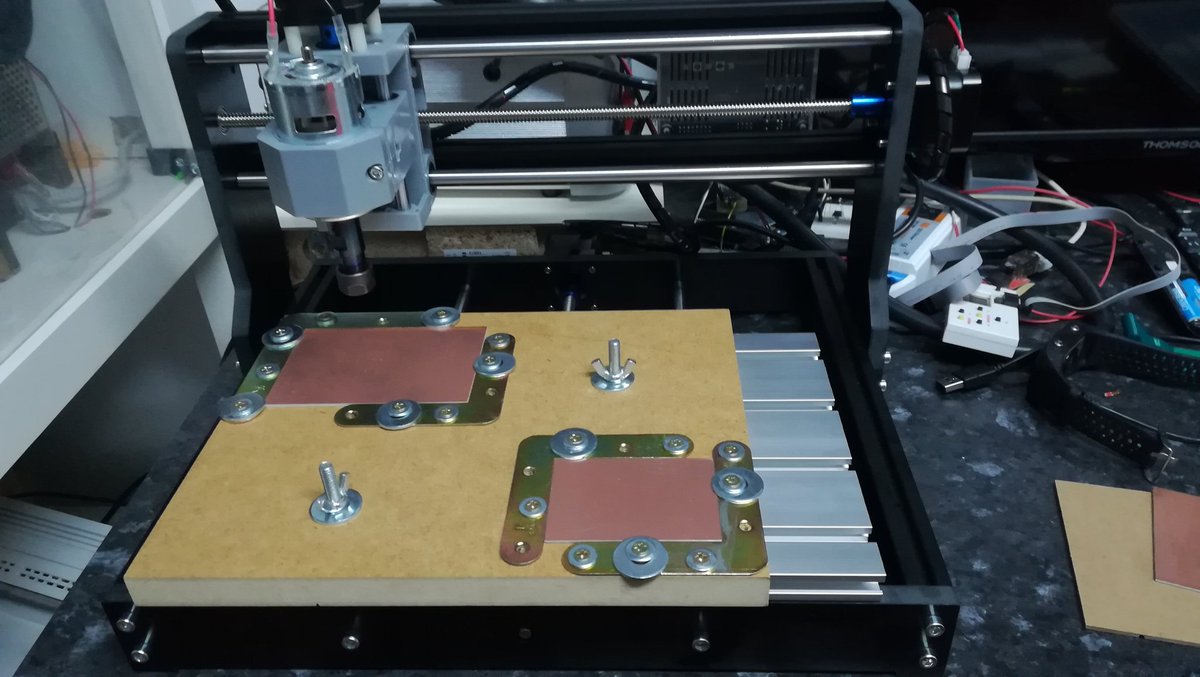 solo_david78's tweet photo. Ya mismo estoy haciendo pruebas como es debido #cnc #pcbmilling https://t.co/1QfgquOA7C
