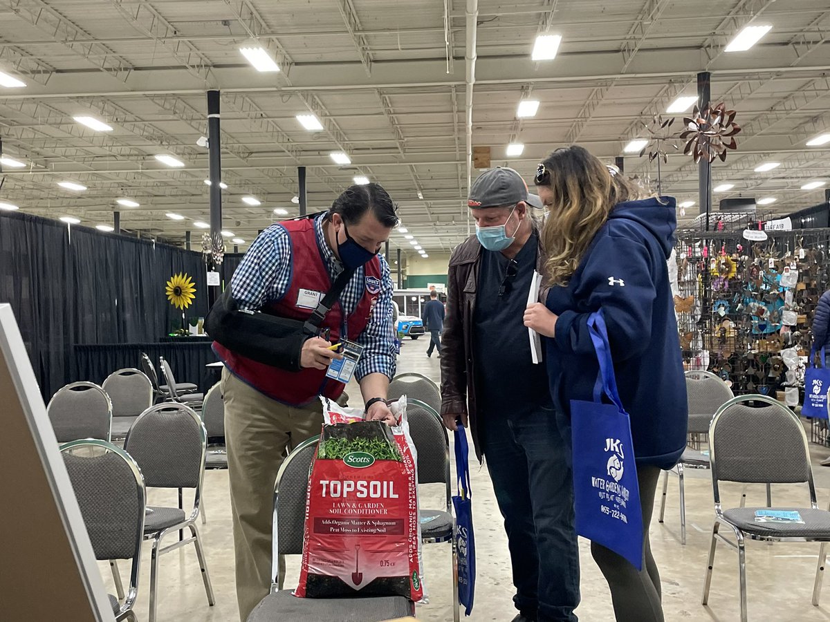 lowes0637 tweet media