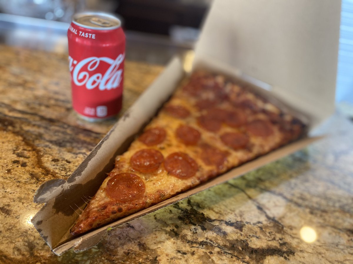 Hey SpringBreakers! Starting tonight at 11pm we will be lounging out pizza slice after hours special! Pepperoni slices  be $7 and you can add a soda can fro just $1!!!😁😍❤️🍕