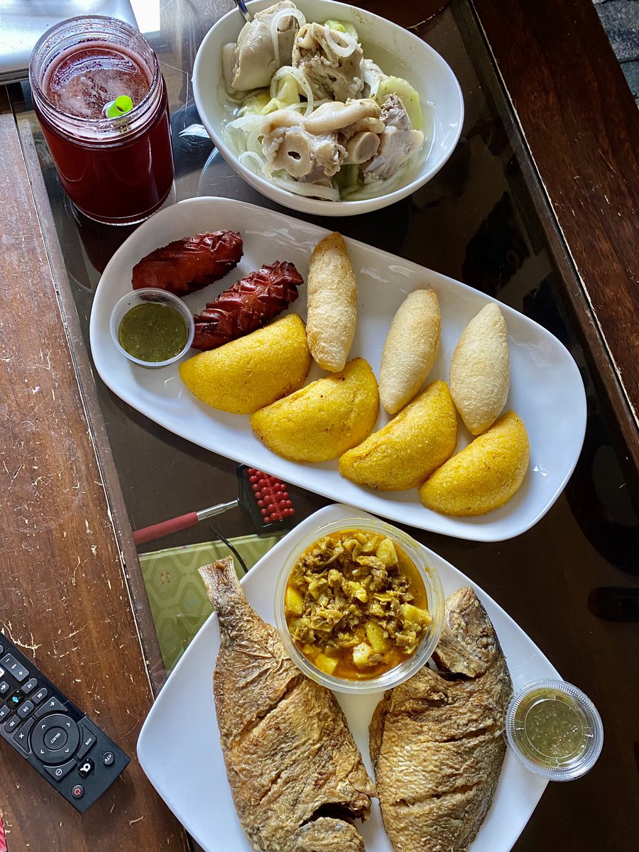 dakotawolf33's tweet photo. Hoy se come comida Panameña 🇵🇦 🌟🌟🌟🌟🌟  💕 #panamanianfood 👏🏼 

#Sous #Bofe #Oreita #pescado #Tortilla #Carimañola #hojaldra #plátano #chorizo #puercofrito #empanada #chichademaíz #saril #chicheme https://t.co/bVgj05BBQN