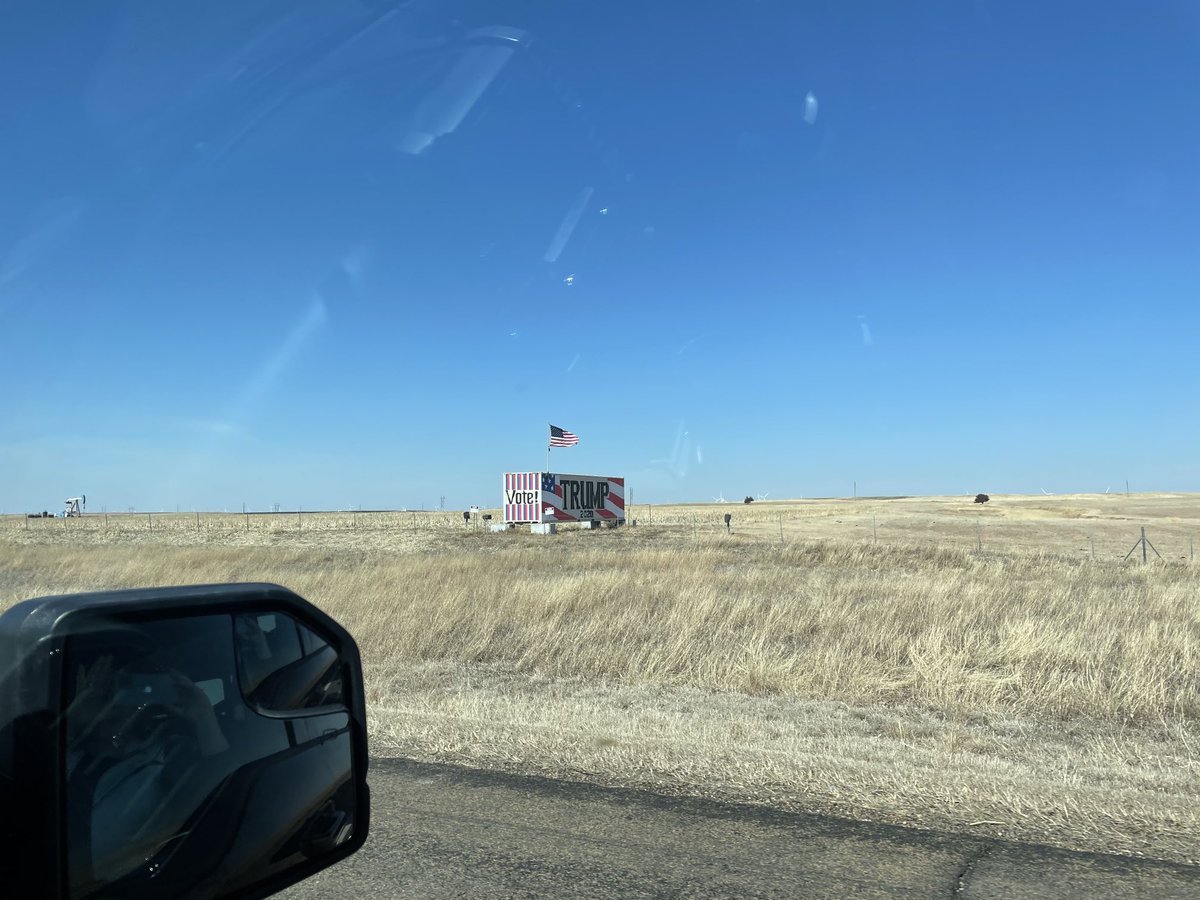putsie73's tweet image. Along the highway in fly over country🇺🇸