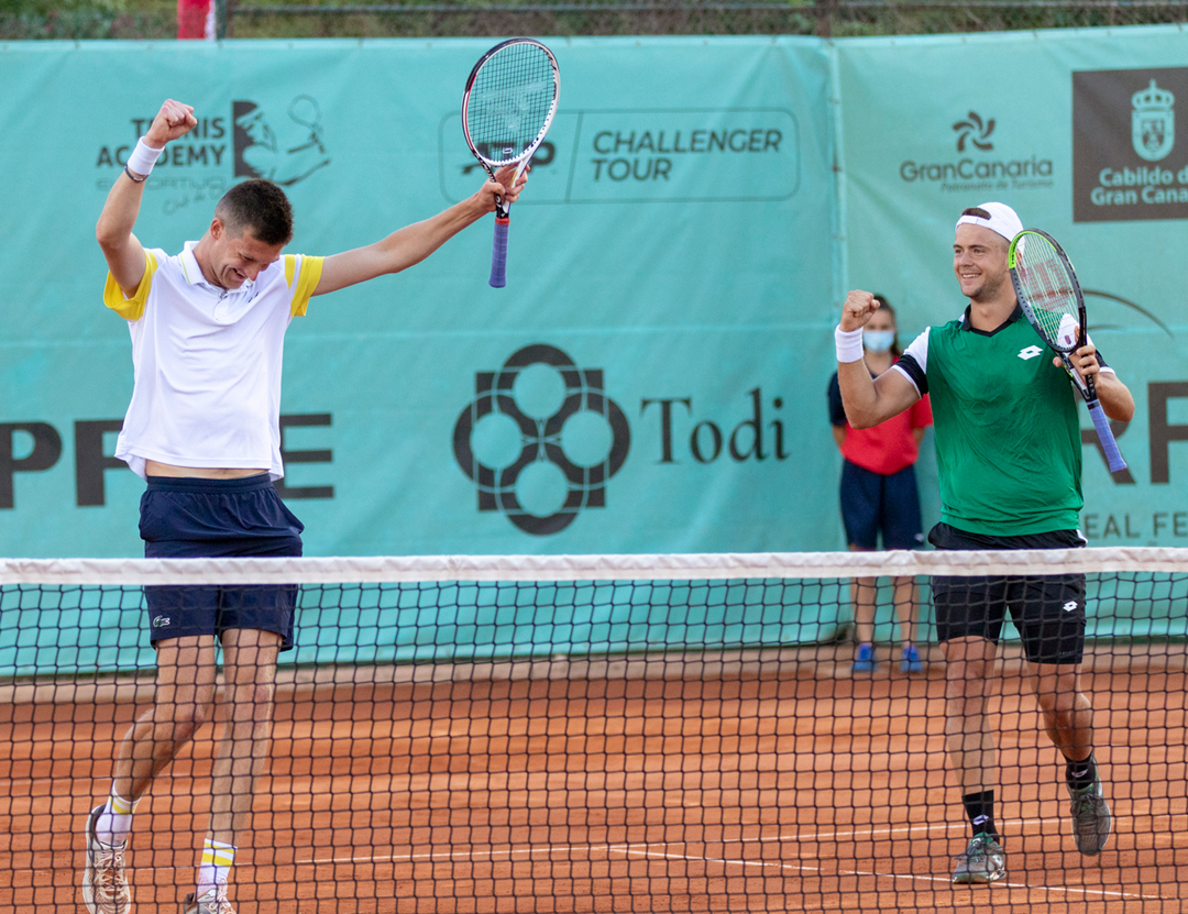 It's a 🇫🇷 takeover in the Canary Islands. Congrats to @lacouac & @manuelguinard, doubles champions at Gran Canaria II 🙌 📸 @meftennisevents @Marticche