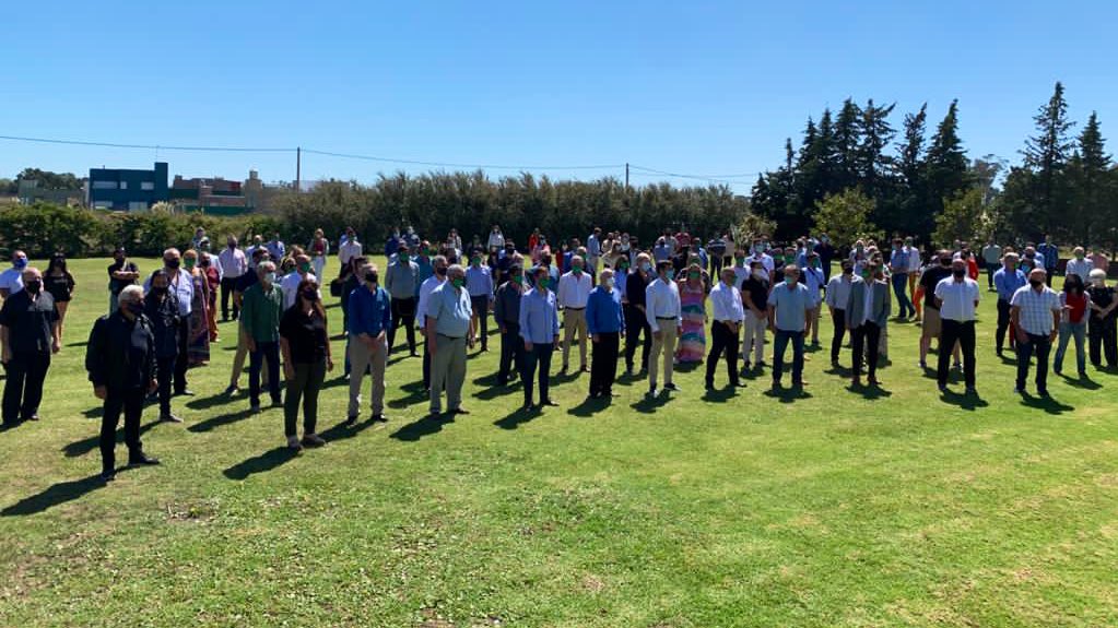 Hoy es un día histórico. Hoy nos reunimos vecinalistas de todos los rincones de la Provincia de #BuenosAires para buscar soluciones a los problemas de todos los vecinos.  #BuenosAiresPrimero ☝🏻
