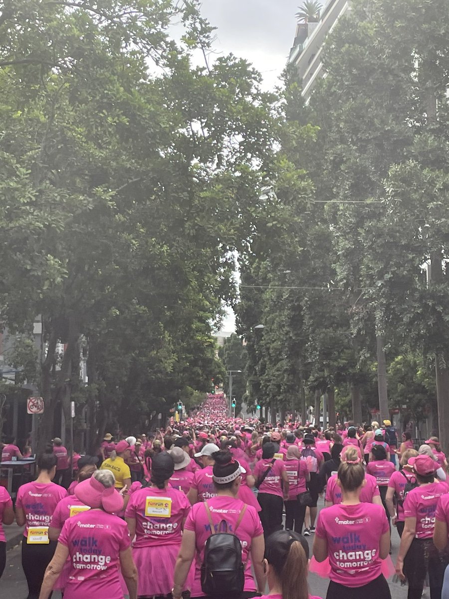 _Hahnapaulooza's tweet photo. Running with the #chicksinpink for the Mater Hospital raising funds to support women with breast cancer. https://t.co/oUGm6lPRgR