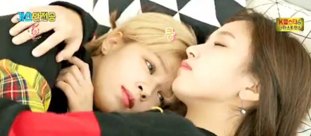SuperYooJ's tweet photo. This confirms who's the big spoon in JeongMi 👀👀 https://t.co/2vLwQlrn45