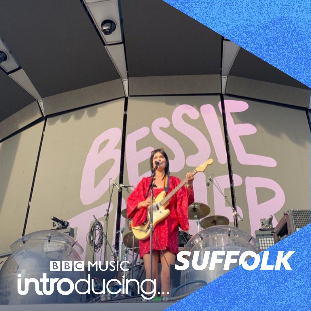 TONIGHT AT 8PM on <a href="/BBCSuffolk/">BBC Suffolk</a>
We celebrate the awesome women in our county starting with an archive set from <a href="/bessieturner/">Bessie Turner</a> supporting <a href="/edsheeran/">Ed Sheeran HQ</a> for his homecoming Divide gig
bbc.co.uk/programmes/p09…
+ Kim Trotter from <a href="/FFS1future/">Future Female Society</a> stops by to talk about supporting women creatives
