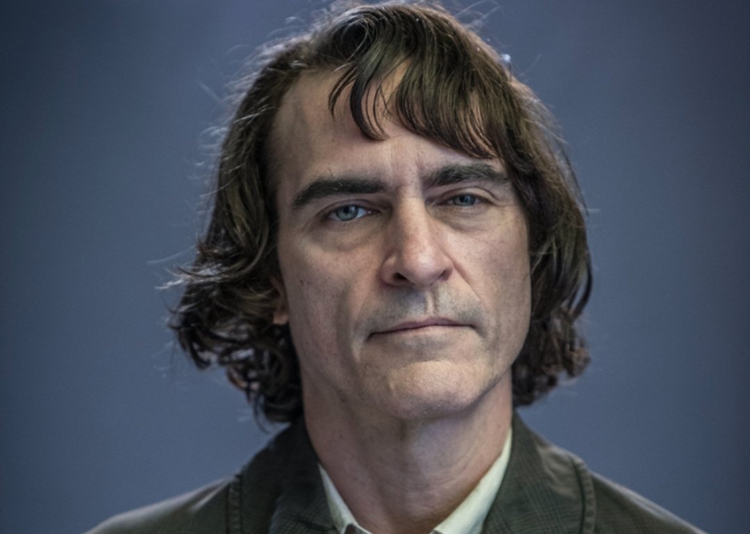 BoliviaSarcasmo's tweet photo. Sabías que Joaquín Phoenix, para interpretar el papel de una persona mentalmente deprimida (Joker), trabajó 6 meses con un pequeño emprendimiento en Bolivia? https://t.co/H3fhYCTFWa