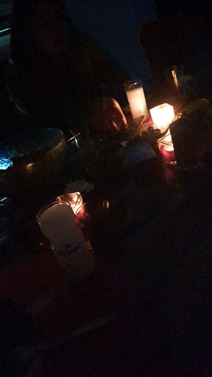 Hiç tanımaz tenim ellerini bilmez yüreğim yüreğini..