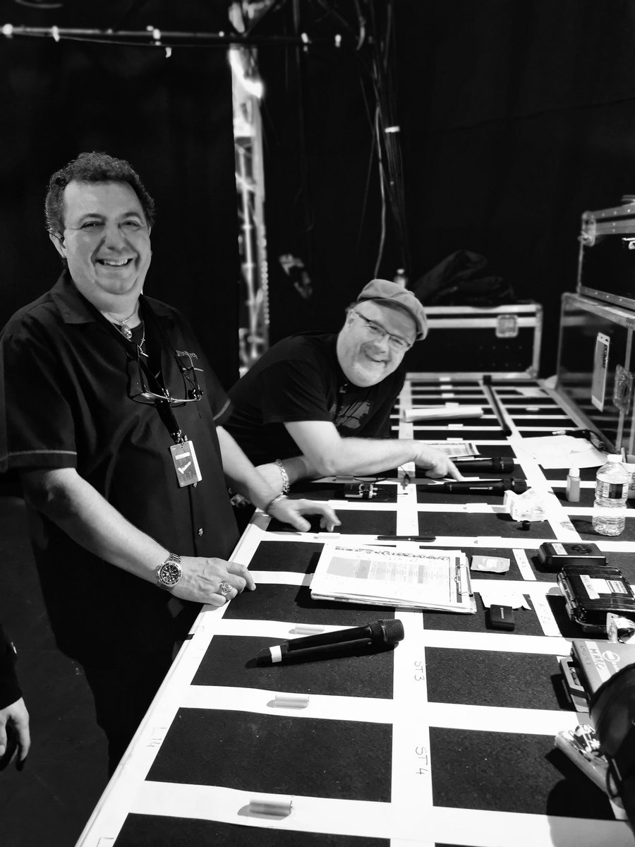 nikosaliagas's tweet photo. Depuis 20 ans que je présente des émissions sur @tf1 ils ont toujours été à mes côtés, dans les moments dingues et d’autres plus durs. Fidèles et courageux. Pour cette passion du spectacle qui nous fait redevenir des gamins. #thevoice Respect. https://t.co/3iIB1Texwj