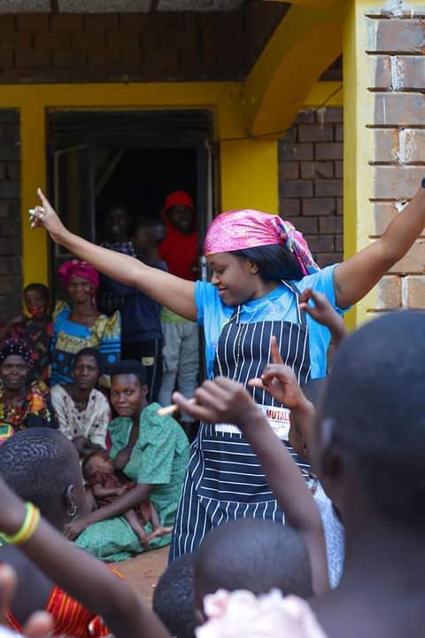 gracenakimera7's tweet photo. Having fun with my children #TuryeDance
Subscribe to my channel and be the 1st to watch my latest video
https://t.co/c9snPIQU6l
#unconditionallove #GoodVibes #2021 #NewMusic #Twalibaddewa #KabakaKristo #Yansasira #Anviriddeyo #GMP_Promotions https://t.co/tAcku7B5yQ
