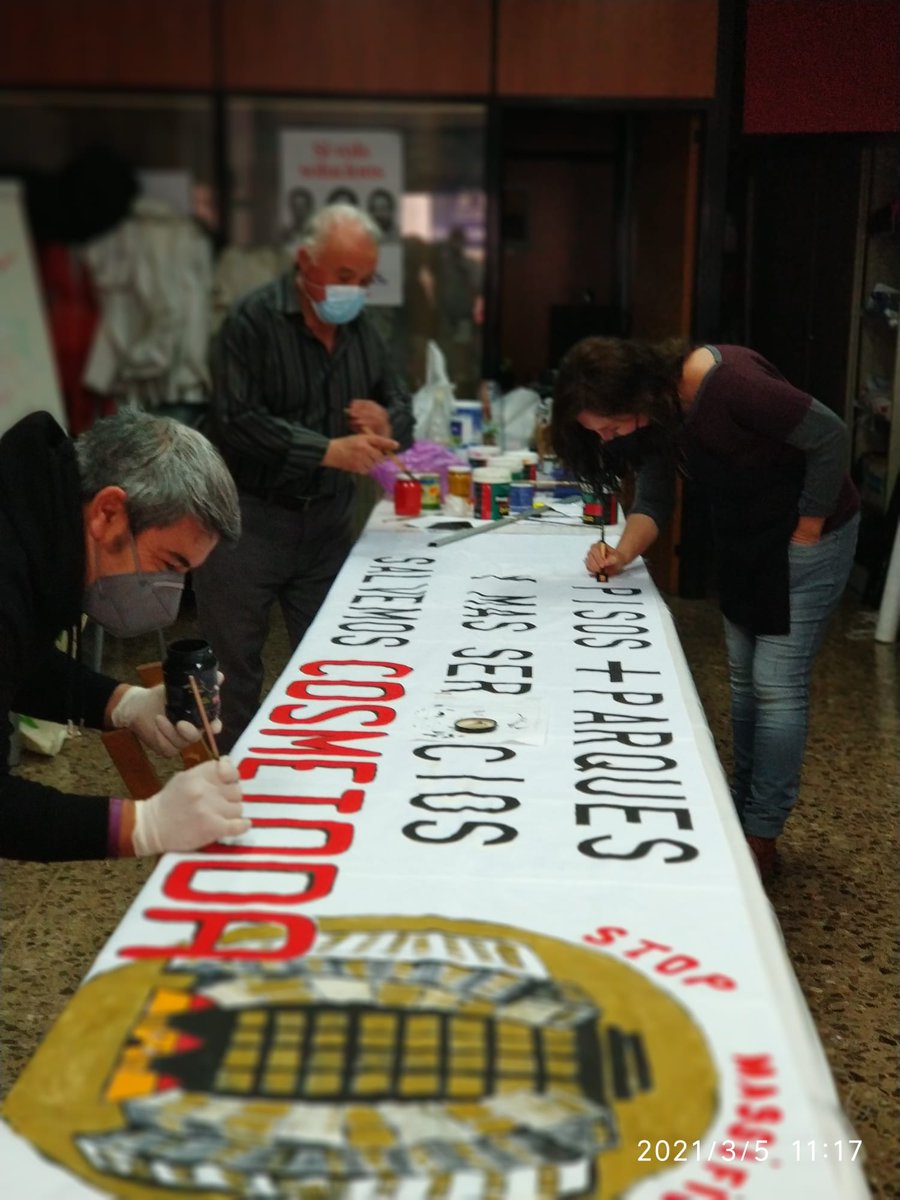 La familia #Cosmetoda creix i s'organitza davant la venda del barri. Informem a les veïnes i veïns. Ens necessitem i ens fem costat els uns als altres imaginant un barri millor, més humà i més digne on les persones estan per sobre dels interessos econòmics.