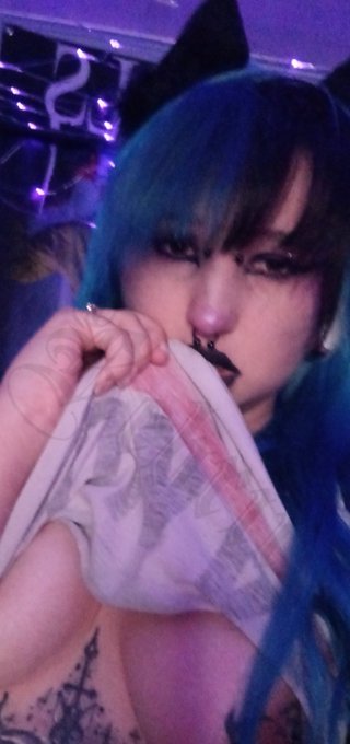 𝕶𝖊𝖇𝖗𝖎𝖎🦇 - 2 pic. If these pics get enough attention I may post the rest of them ;) and yes my stuffies are finally back i missed them https://t.co/0drxyr66Dn