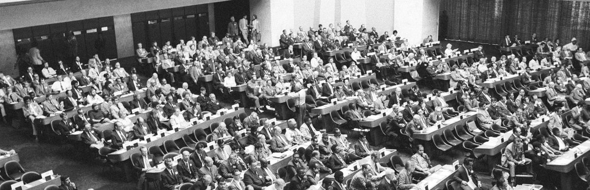 Первую международную систему организовали
