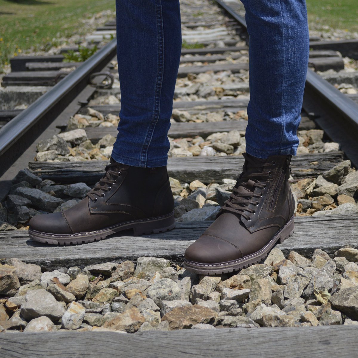 outletshopcol's tweet photo. #Botines VICENZO café, 100% cuero. Disponibles desde la talla 37 hasta la 43.
🚛 Hacemos envíos a nivel nacional.
💰 $150.000
🇨🇴 Industria colombiana 
📲 ¡Contáctanos! WhatsApp 317 5876747

#quericoestrenar #industriacolombiana #hechoamano #hechoencolombia #botinesnuevos https://t.co/1JcwoTTj73