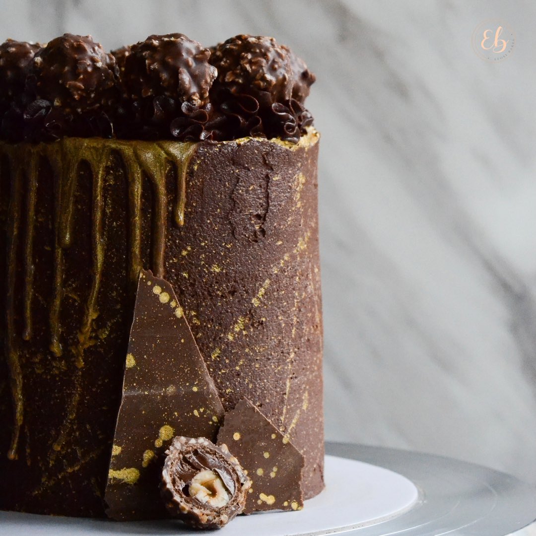 efosibakes's tweet photo. One of my close friends LOVES Ferrero Rochers so I couldn’t resist making this for her birthday today! 🎂

#baker #homebaker #chocolatecake #cake #buttercream #birthdaycake #londonbaker #blackbusinesses #smallbusiness #shopsmall #shoplocal #ferrerorocher #ferrerorochercake https://t.co/qYSPffFywu