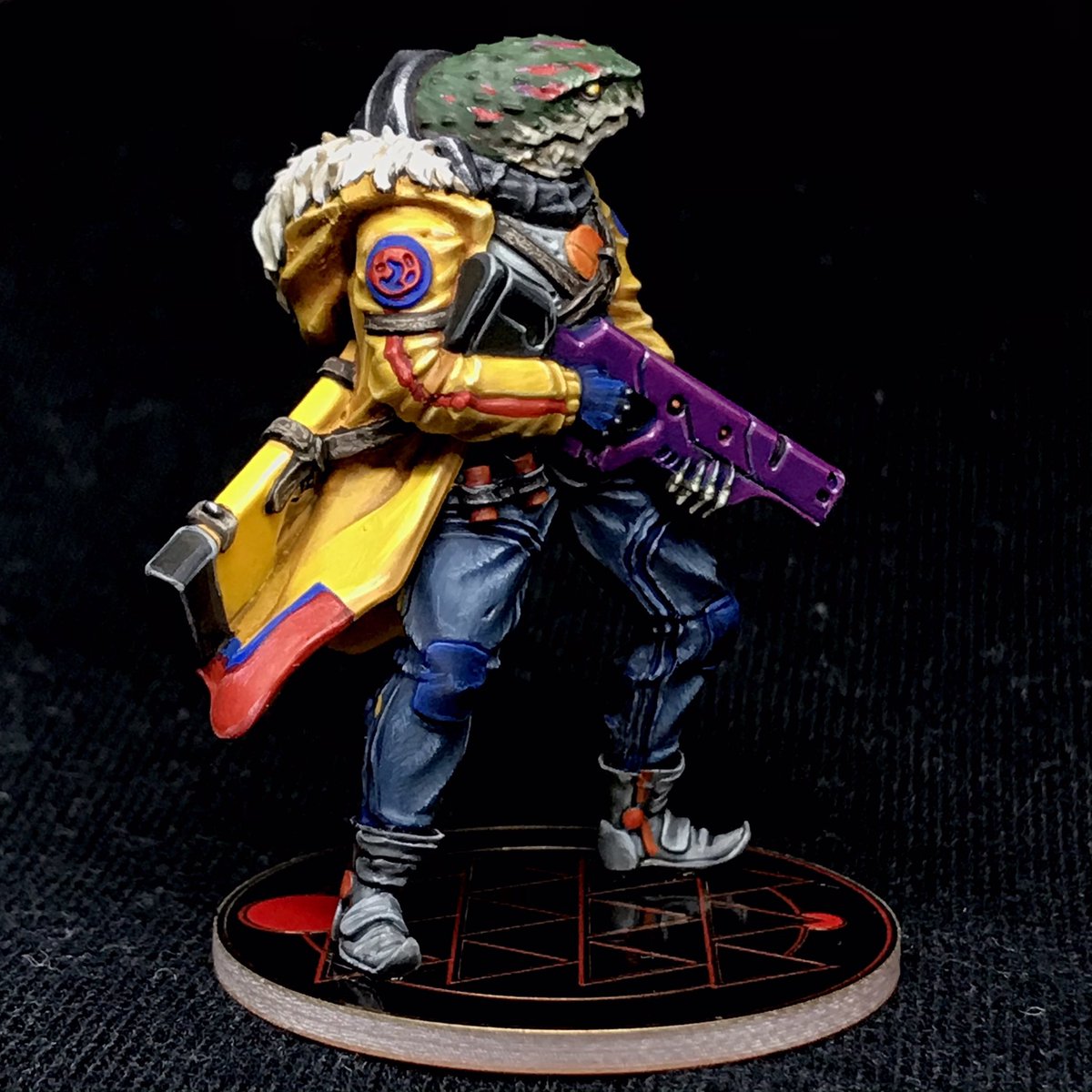 minus_tom's tweet photo. Fusilier from Gravedigger all finished off - if you like guns and you like lizards, maybe this is the friend for you #Gravedigger #GravediggerSite #GravediggerGame #MiniaturePainting #PaintingMiniatures #Tabletop #BoardGames #Miniatures #GrimDark #WaitsInGraves #Warmongers https://t.co/ntUvCp91pi
