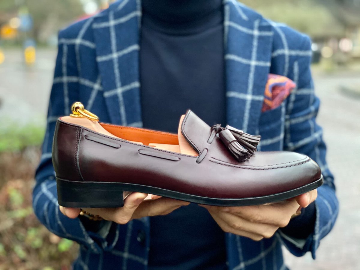 The real proof of an elegant gentleman is his choice of shoes.

With our new 'Rimini' Oxblood Patina model, you will easily make a good impression at each step.

reinhardfrans.com

#reinhardfrans #style #fashion #handmadeshoes