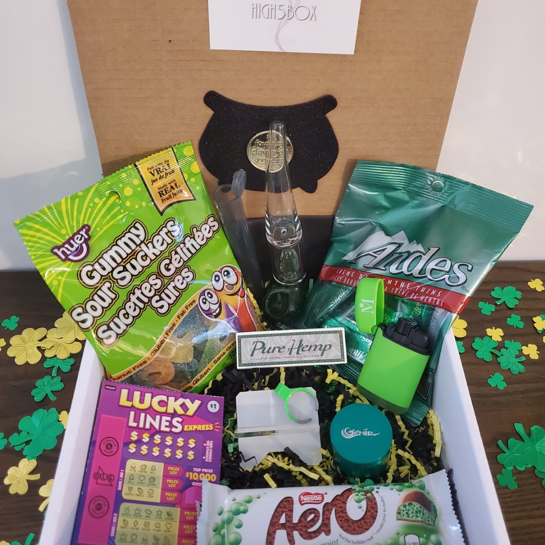 HIGH5BOX_CANADA's tweet photo. Feeling Lucky?🍀
#lucky #high5box_canada #love #stoner #bong #girlswhosmoke #getstoned #guyswhosmoke #getlit #smokeajoint #covid19 #thesix #takeahit #rollingpapers #rollone #canada #smokeweed #relax #quarantine #rollingpapers #hyer #andes #purehemp #canada #toronto https://t.co/pJ4xUttECI
