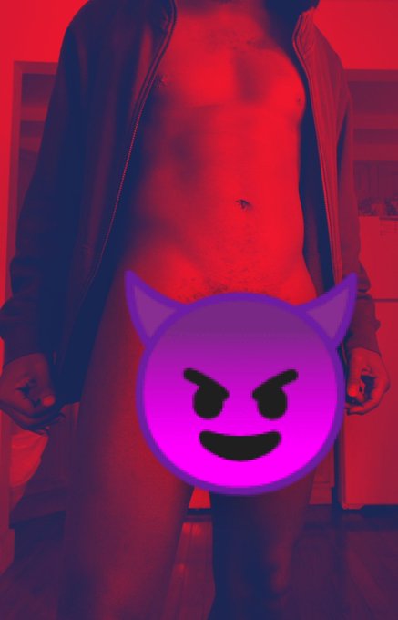 🍫 + 🍓 = Chocolate covered strawberry 😋🤤 https://t.co/zrBe5q0p94