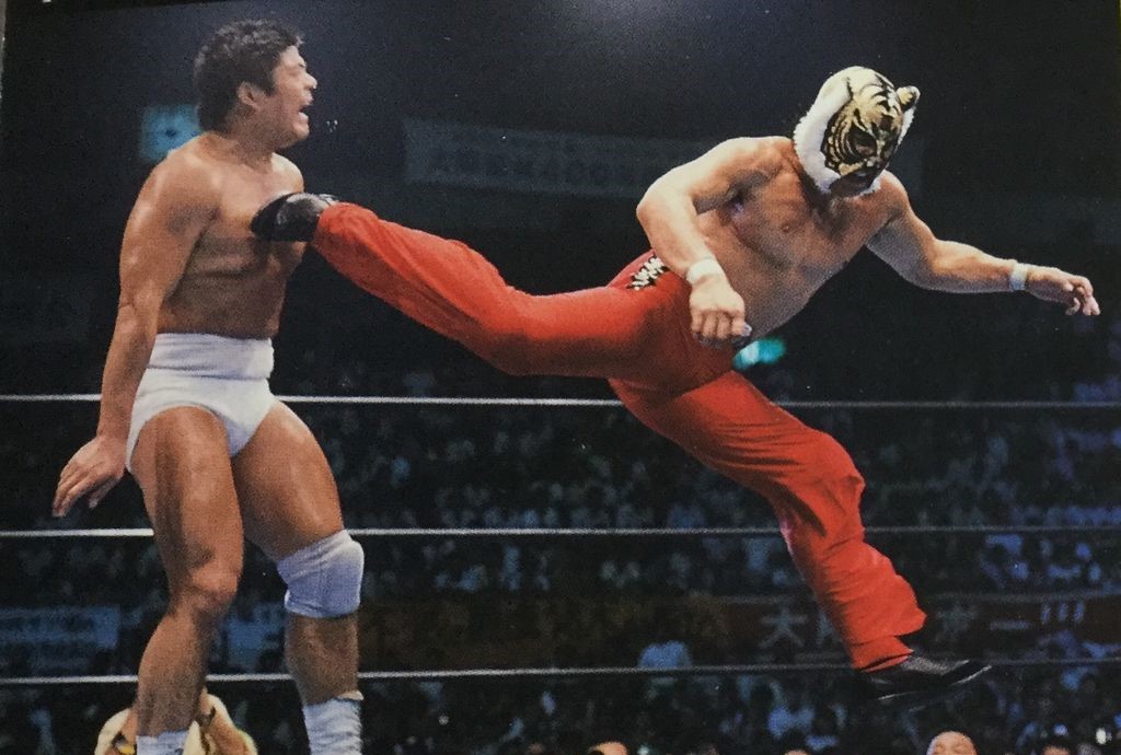 初代タイガーマスク最後期 (昭和58年6～8月) 赤パンタロンは脚が長く