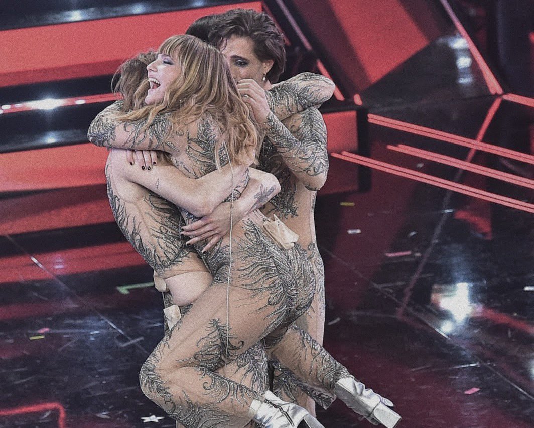 stranisbalzi's tweet photo. SE È UN SOGNO NON SVEGLIATEMI #Sanremo2021 https://t.co/AekuiyYnAK
