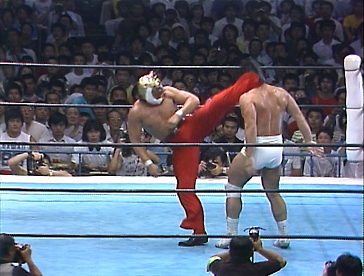 初代タイガーマスク最後期 (昭和58年6～8月) 赤パンタロンは脚が長く