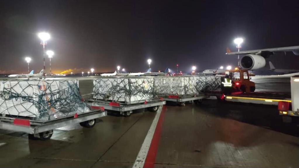 drodriven2's tweet photo. 5/5 En nombre del Pdte. @NicolasMaduro, nuestro agradecimiento al Pdte. Vladimir Putin y al pueblo ruso por su cooperación con Venezuela. Hoy recibimos la 2da. carga con 100 mil dosis de la Sputnik-V para seguir inmunizando a más venezolan@s. ¡Viva la hermandad entre los pueblos! https://t.co/oIMEHv7xHe