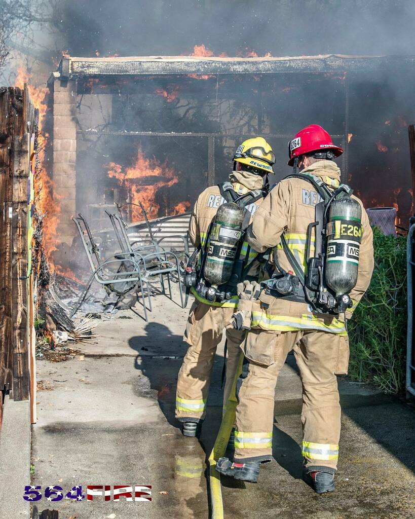 564FIREPhoto's tweet image. @redlandsfd knocking down a working structure fire this afternoon. #AshFire instagr.am/p/CMGZRtghhpQ/