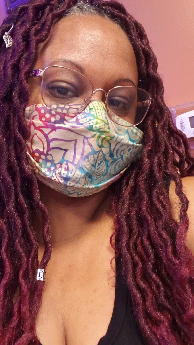 Cali_ButtaFly's tweet photo. Because I decided to buy dinner tonight at my favorite chicken joint and have to wear a mask inside. #usfriedchicken #prettymasks #melaninrich https://t.co/jQEB8qfRWH