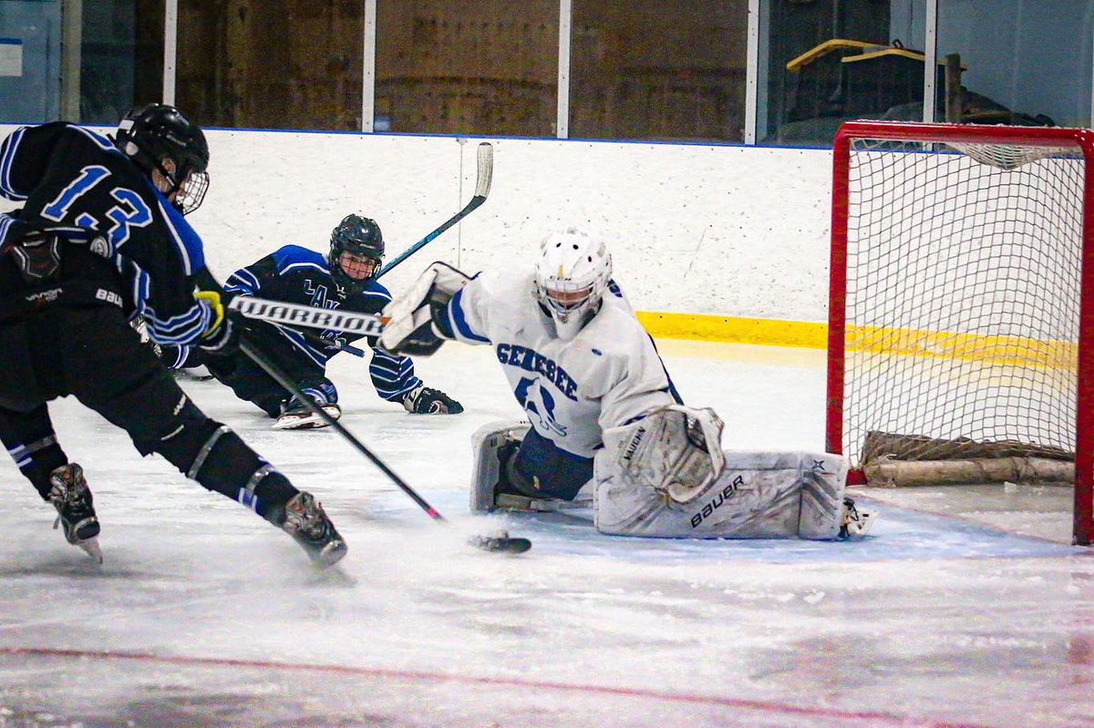 LeRoy_CSD's tweet photo. Varsity Hockey hosted Avon/Geneseo/Livonia tonight on senior night & lost 2-1.
👀 our Knights on the ice:
🥅 Ian Kemp
#11 Zach Eschberger
#17 Adam Risewick
#29 Nick Call
Ice Devils go to 1-7 & finish the regular season at Aquinas Sunday.
#IceDevils🏒 https://t.co/pMMXE9iWdv